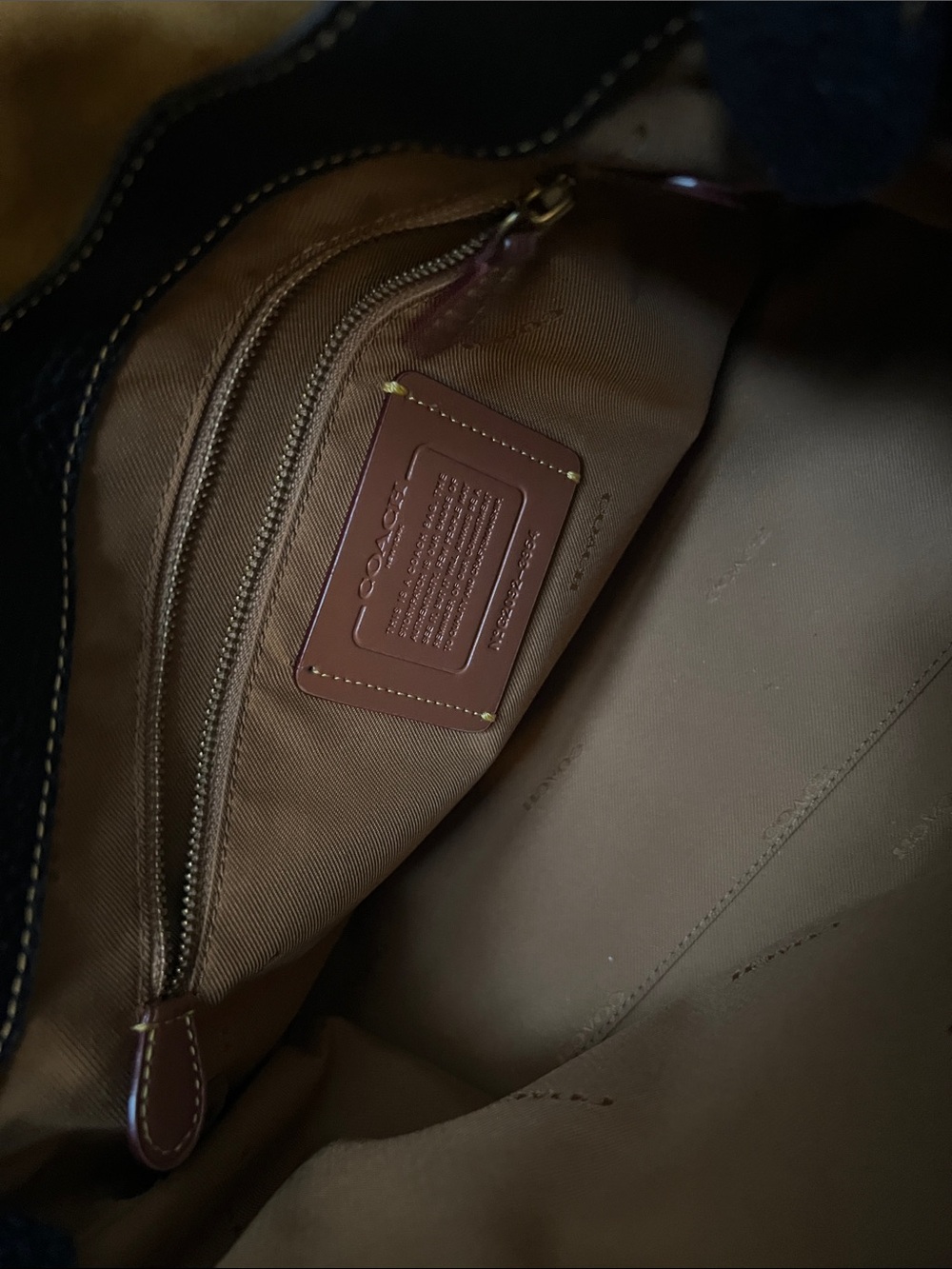 COACH May shoulder bag in black pebbled leather and gold hardware. - Picture 10 of 10